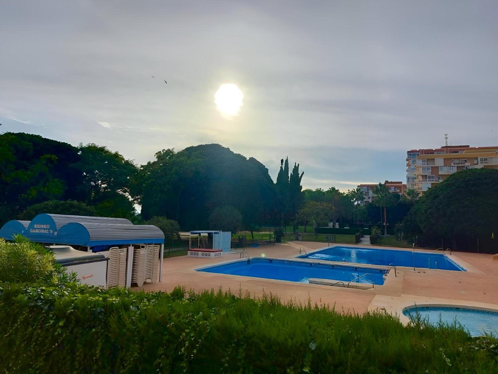 Luxury Suites Sunset Beach เบนัลมาเดนา ภายนอก รูปภาพ